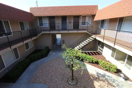 Outdoor Courtyard at Loma Linda Prospect Apartments, Loma Linda, CA