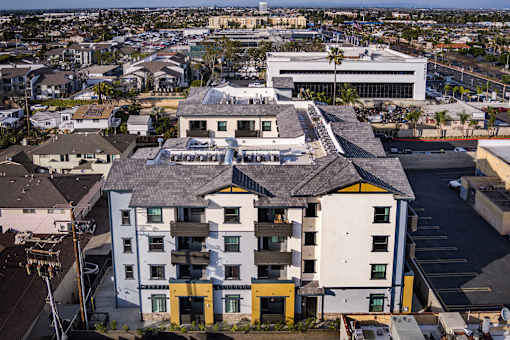 A large white building with a yellow section in the middle of it.