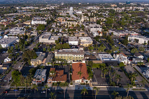 A cityscape with a large white building in the background.
