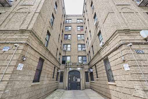 1685 Morris Ave exterior