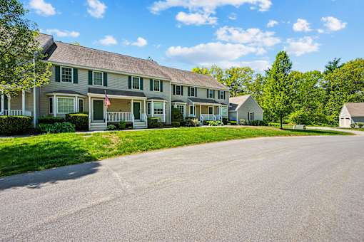 A row of townhomes at Birchwood Hills Townhomes in Shirley, MA.