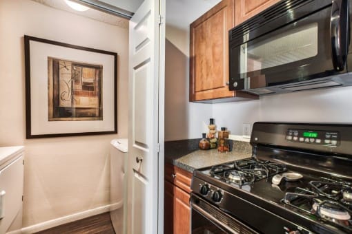 Kitchen at Middletown Brooke Apartments, Middletown, CT, 06457