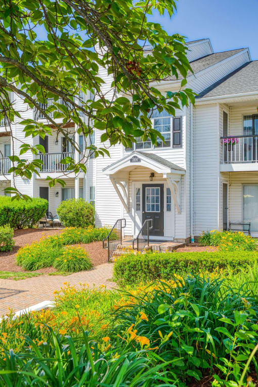 Exterior of building at Middletown Ridge Apartments, Middletown, 06457