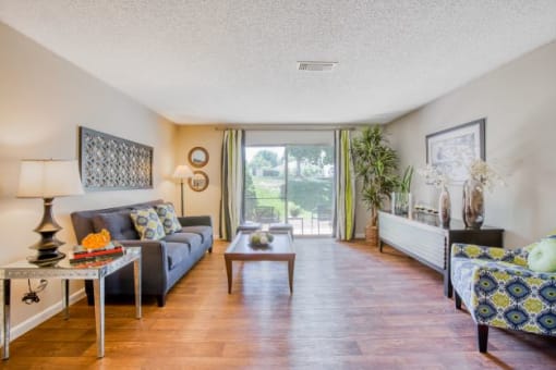 Spacious Living Room at Middletown Ridge Apartments, Middletown, 06457