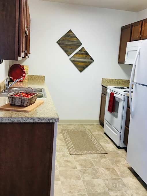 Shawnee Lakes one bedroom apartment kitchen