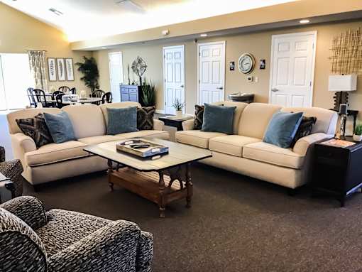 Shawnee Lakes Apartment clubhouse great room