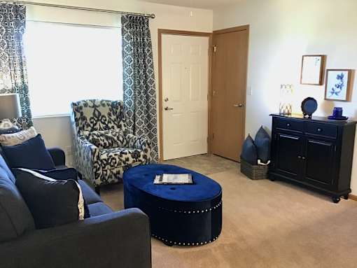 Shawnee Lakes two bedroom apartment living room