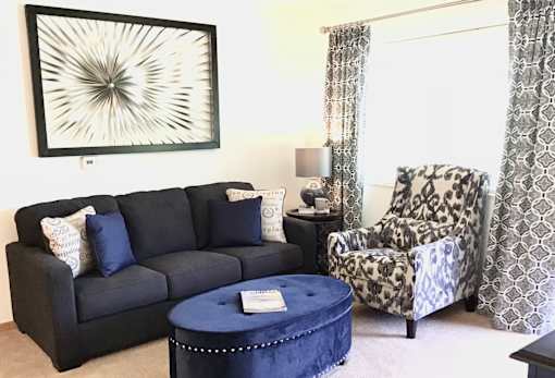 Shawnee Lakes two bedroom apartment living room
