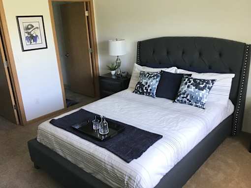 Shawnee Lakes two bedroom apartment bedroom
