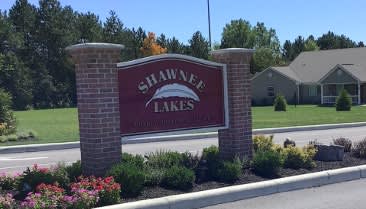 Shawnee Lakes Apartments entrance sign