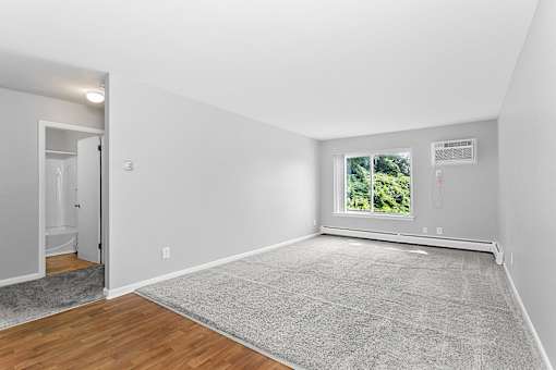 an empty living room at Eagle Pointe New London, CT