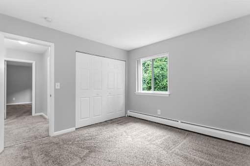 the living room at Eagle Pointe New London