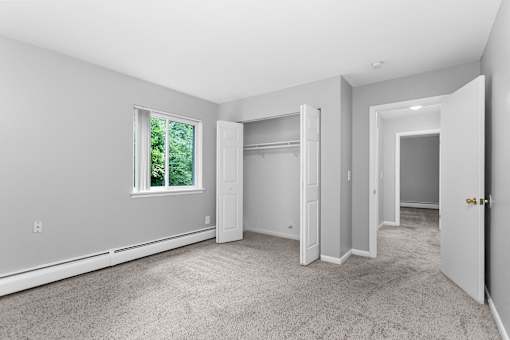 an empty bedroom at Eagle Pointe New London