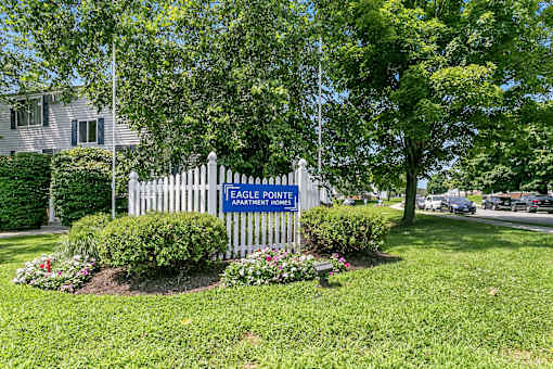 Property entrance at Eagle Pointe New London, CT