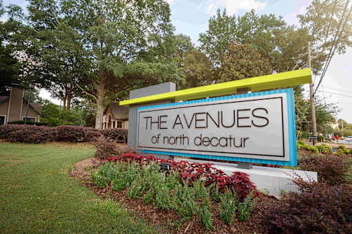 decatur luxury living a sign for the avenue of north decorum in front of a garden