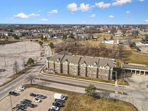 A large building with a parking lot in front of it.