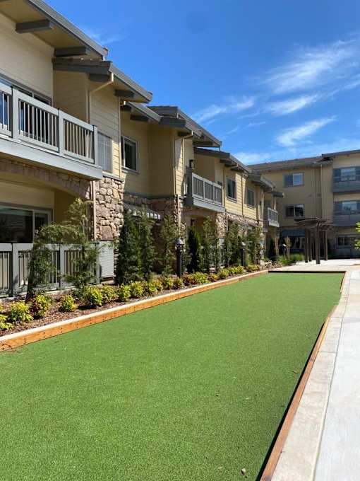 Green Lawn at Hearthstone Lodge Senior Residences, California
