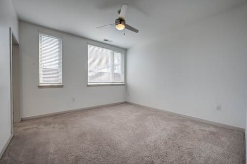 Room with carpeted floor at 747 Apartments, Indianapolis, IN
