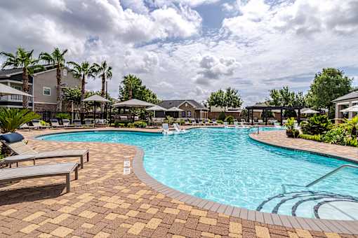 Outdoor Swimming Pool at Avenues at Shadow Creek Ranch Apartments, Pearland, Texas, 77584