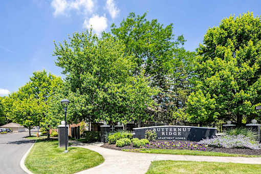 Landscaped Green Area at Butternut Ridge Apartments, Ohio, 44070