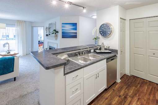 Spacious Full Size Kitchen at Butternut Ridge Apartments, Ohio