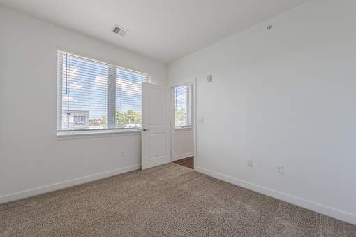 Room with Carpeted Floor at Edge 35 Apartments, Indiana, 46203