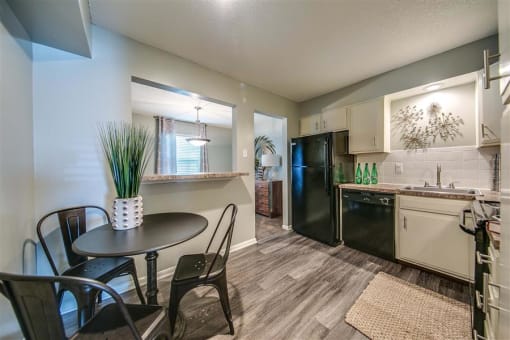 dining area off kitchen at London House Apartments, Kansas, 66215