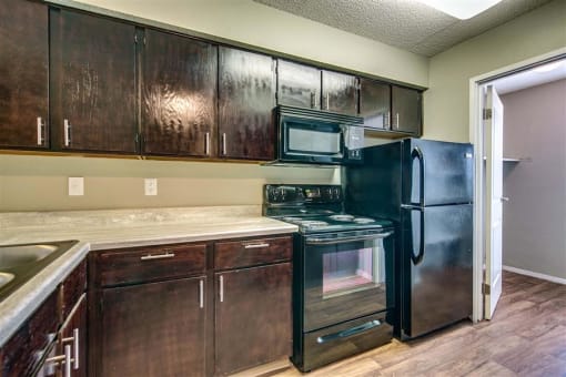 at Springhill Apartments, Overland Park, 66213