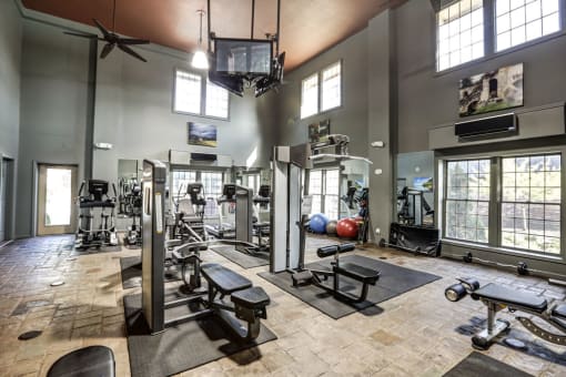 State Of The Art Fitness Center at London House Apartments, Kansas