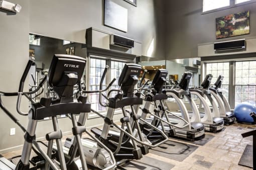 Fitness Center at London House Apartments, Lenexa