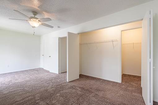 A room with a ceiling fan and carpeted floor at Spring Creek Townhomes Apartments, Springfield