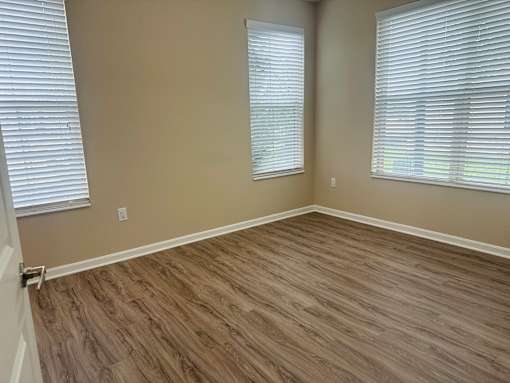 A room with light brown wooden flooring and white blinds on the windows at The Greyson, Ohio, 