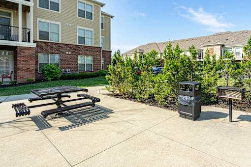 Outdoor Picnic Area at The Greyson, Ohio, 43026