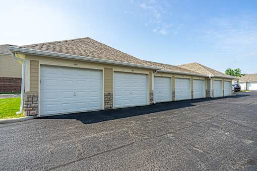 Garages Available at The Greyson, Ohio