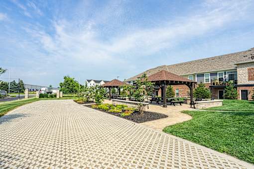 Exterior Landscape at The Greyson, Ohio