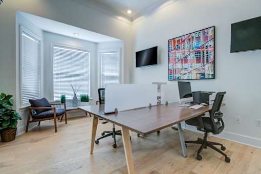 A room with a white table and chairs at Sovereign at Overland Park Apartments, Kansas