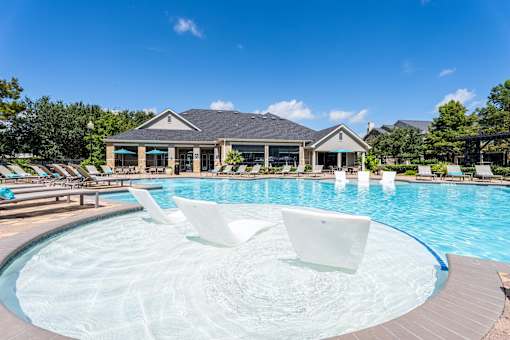 Outdoor Swimming pool at Waterstone at Cinco Ranch Apartments, Katy