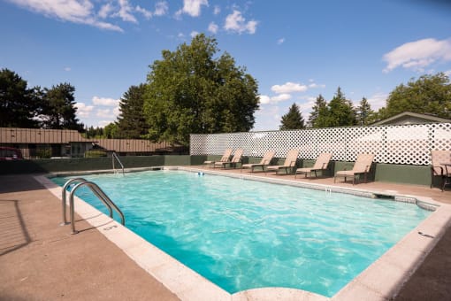 Pinewood Terrace Apartments | Outdoor Swimming Pool