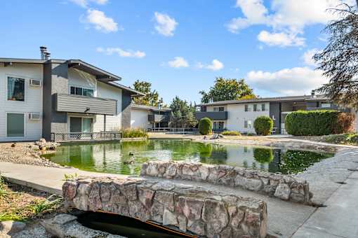 Exterior Lakeside Apartments in Kennewick, WA