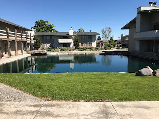 Exterior Lakeside Apartments in Kennewick, WA
