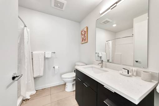 The Robert | Bathroom