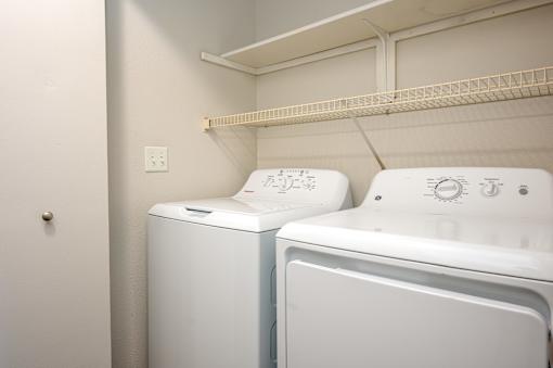 Haven Lake Oswego | Washer & Dryer