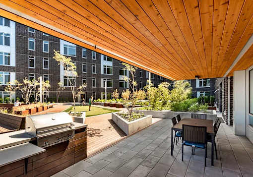 Courtyard with barbecues, table and chairs