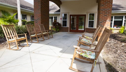 Outdoor Sitting Area at Savannah Court & Cottage of Oviedo, Florida, 32765