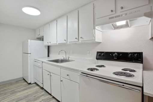Modern Kitchen at Lakeridge Terrace Apartments, Colorado, 80227