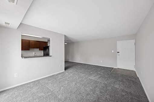 Glen Willow Apartments Living space view of entry