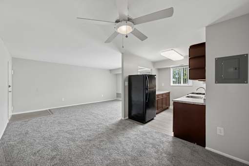 Glen Willow Apartments Dining area into Kitchen view