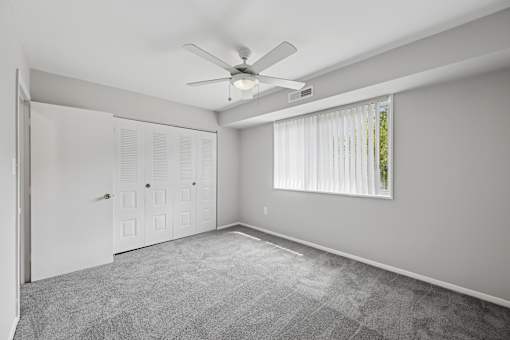 Glen Willow Apartments Bedroom