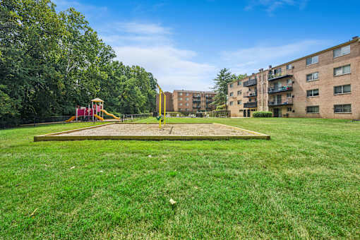 Glen Willow Apartments Playground area