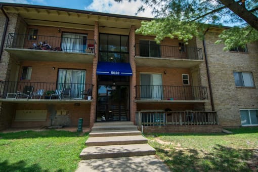 Del Vista Apartments Building Exterior 03